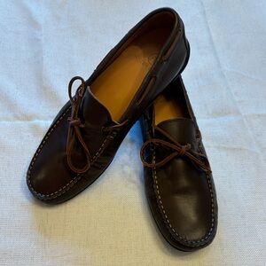 Leather loafers with ties